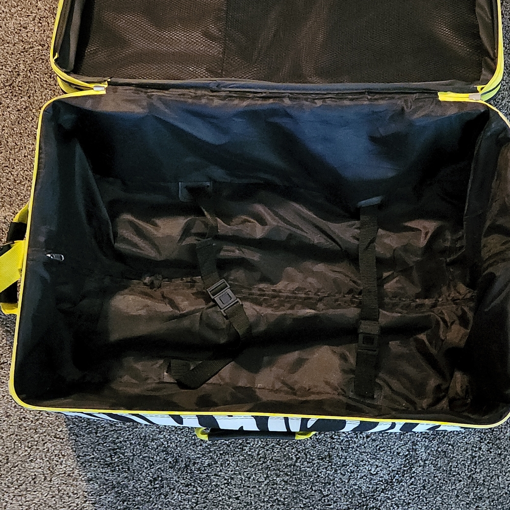 Suitcase - Picture 4 of 5